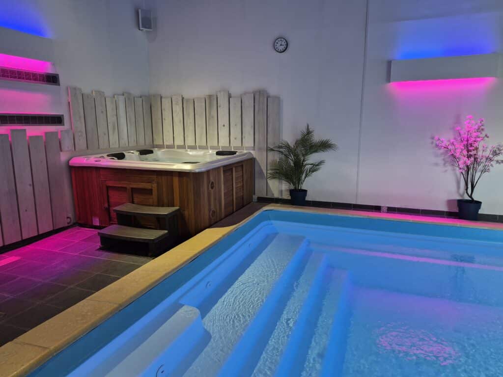piscine intérieure privative Bergerac